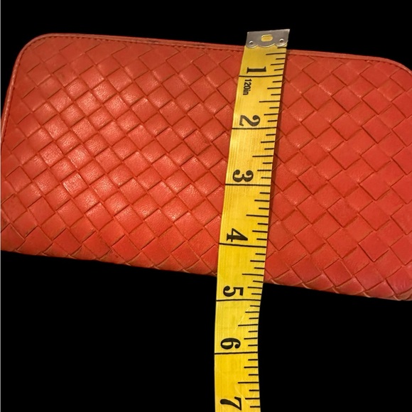 Bottega Veneta Large Braided Wallet With Zip - Picture 3 of 16